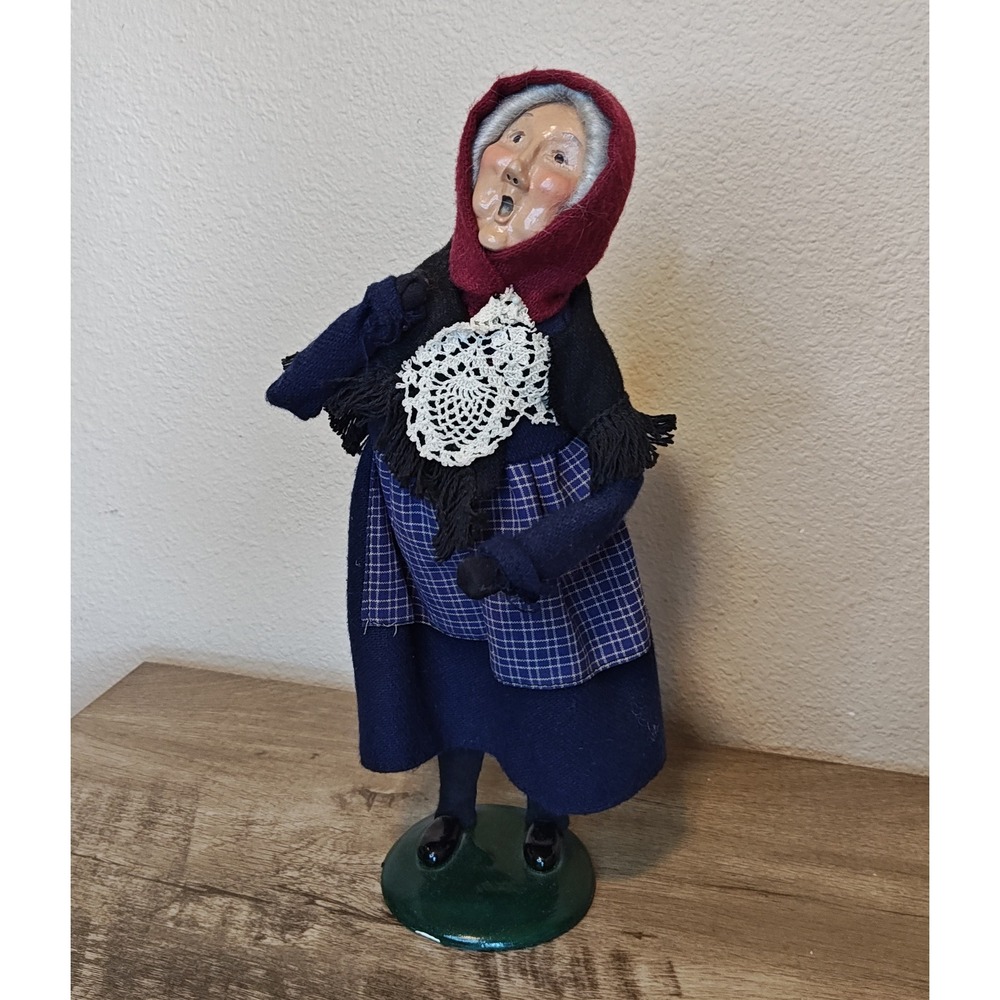 Byers Choice Caroler Figurine 1995 Woman Navy Blue Coat Burgundy Hood 13"